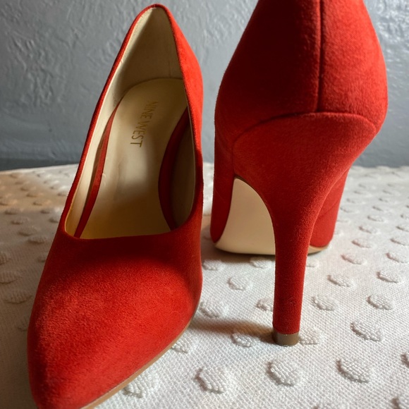 NINE WEST Red Suede Fifth 9x9 Womens Dress Pumps - Picture 4 of 16